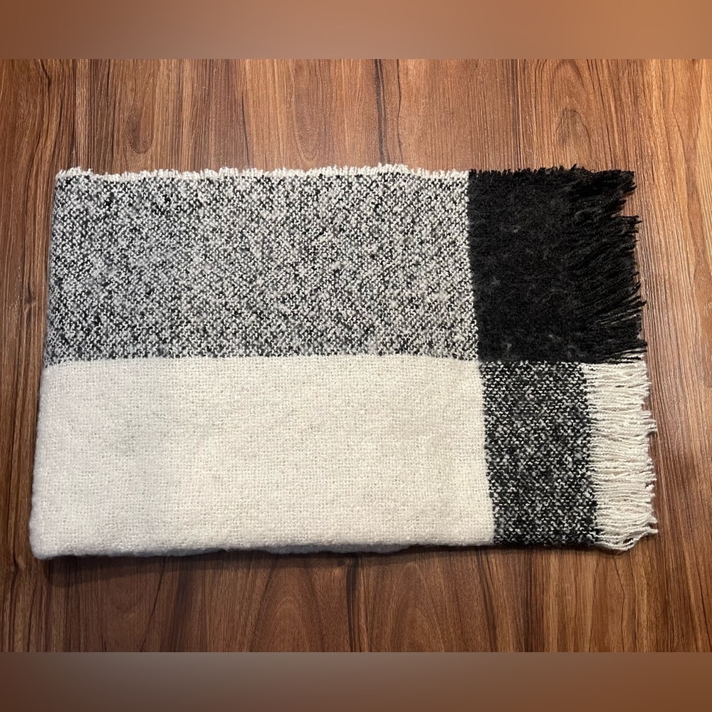 Tissaia Super Soft Large Grid Lattice Scarf Shawl